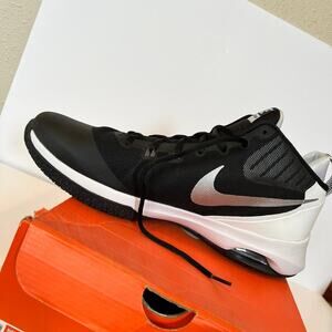 Nike Air Versatile men's size 13, NEW IN BOX